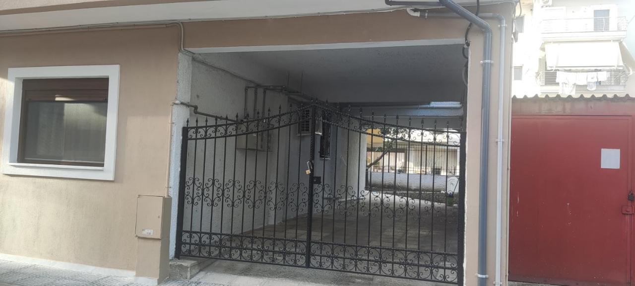 Ferienwohnung Πολυτελεσ -Μοντερνο Διαμερισμα Larissa Exterior foto